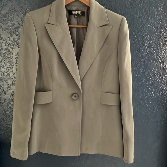 Kasper size 6 lined blazer. - Picture 1 of 3
